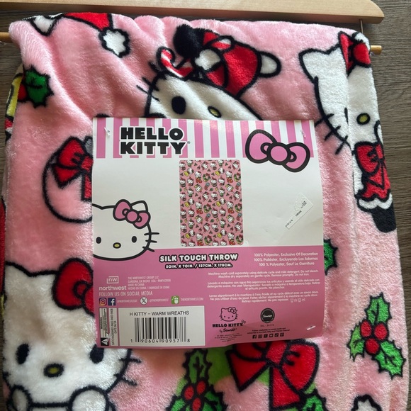 NWT Hello Kitty Pink Christmas Blankey Throw - Picture 3 of 5